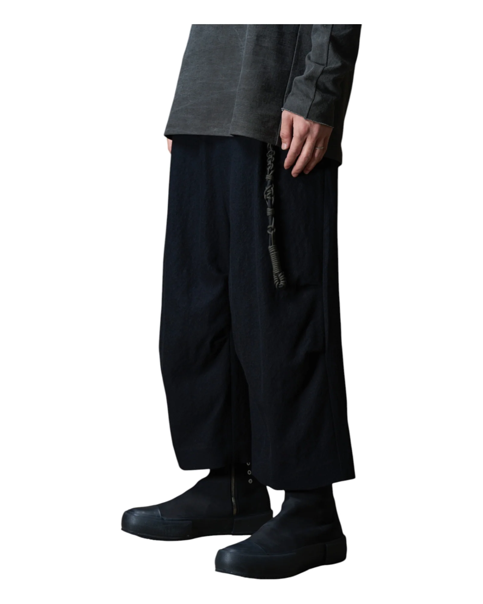 Devoa Cropped Pants Black - Image 3