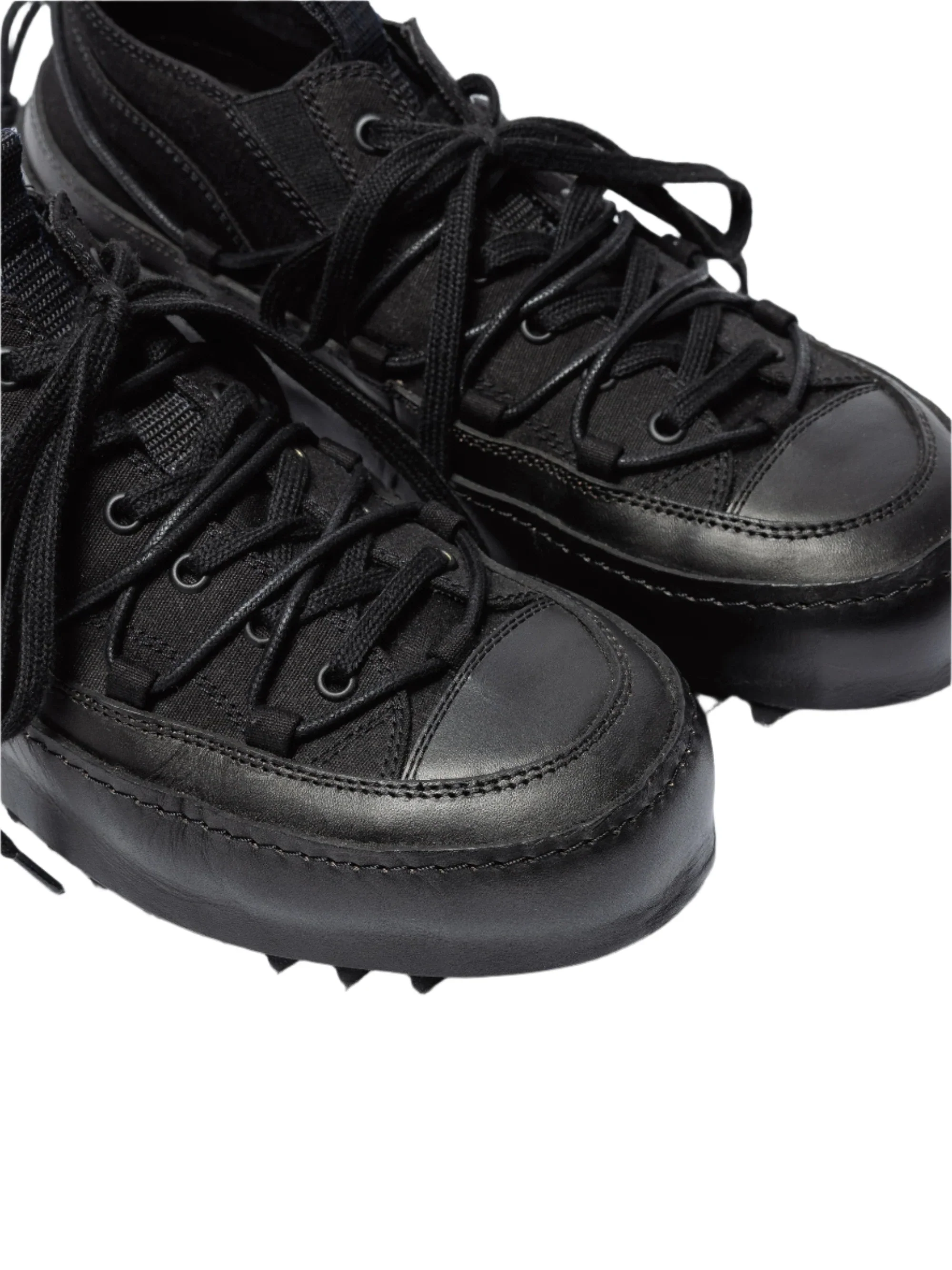 The Viridi-Anne Double Lace-up Shark Sneakers Black - Image 4